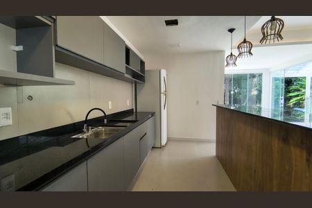 Casa de condomínio à venda com 180m², 3 quartos e 1 vaga Casa de condomínio à venda com 180m², 3 quartos e 1 vagaCozinha