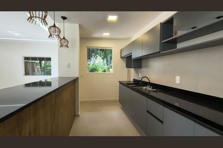 Casa de condomínio à venda com 180m², 3 quartos e 1 vaga Casa de condomínio à venda com 180m², 3 quartos e 1 vagaCozinha