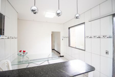 Casa para alugar com 360m², 3 quartos e 5 vagas Casa para alugar com 360m², 3 quartos e 5 vagasCozinha e Área de Serviço