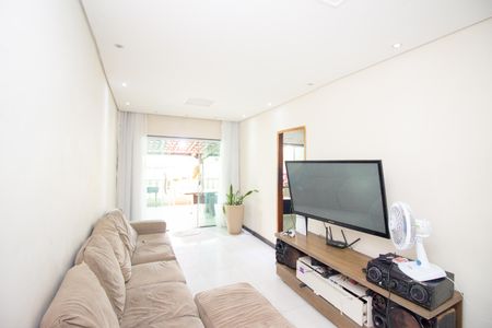 Sala de casa à venda com 3 quartos, 360m² em Industrial São Luiz, Contagem