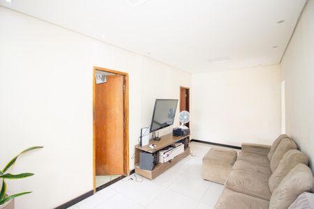 Sala de casa à venda com 3 quartos, 360m² em Industrial São Luiz, Contagem