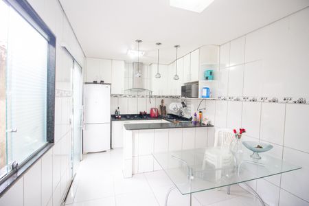 Casa para alugar com 360m², 3 quartos e 5 vagas Casa para alugar com 360m², 3 quartos e 5 vagasCozinha e Área de Serviço