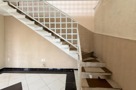 Escada de casa para alugar com 2 quartos, 110m² em Jardim Nova Palmares, Valinhos