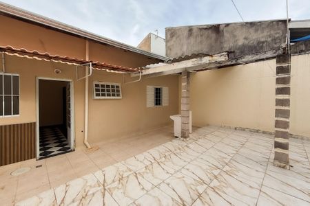 Casa para alugar com 110m², 2 quartos e 2 vagas Casa para alugar com 110m², 2 quartos e 2 vagasQuintal