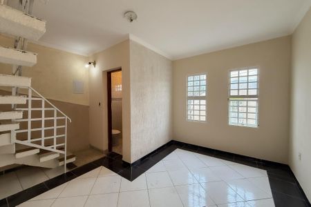 Casa para alugar com 110m², 2 quartos e 2 vagas Casa para alugar com 110m², 2 quartos e 2 vagasSala 1