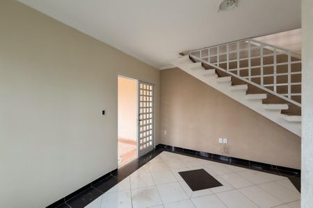 Casa para alugar com 110m², 2 quartos e 2 vagas Casa para alugar com 110m², 2 quartos e 2 vagasSala 1
