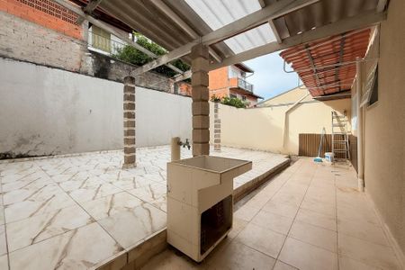 Casa para alugar com 110m², 2 quartos e 2 vagas Casa para alugar com 110m², 2 quartos e 2 vagasÁrea de Serviço