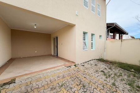 Casa para alugar com 110m², 2 quartos e 2 vagas Casa para alugar com 110m², 2 quartos e 2 vagasFachada