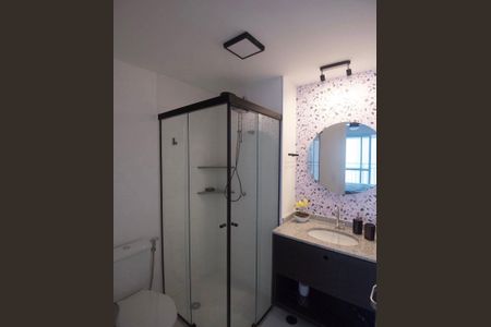 Banheiro  de apartamento à venda com 1 quarto, 26m² em Liberdade, São Paulo