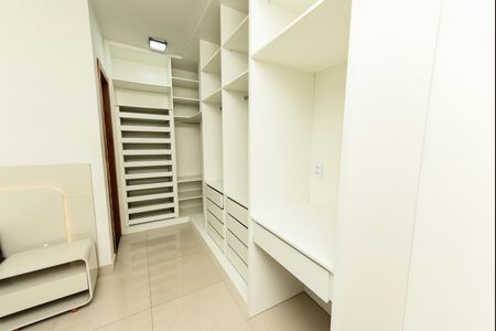 Casa para alugar com 300m², 3 quartos e 4 vagas Casa para alugar com 300m², 3 quartos e 4 vagasSuíte