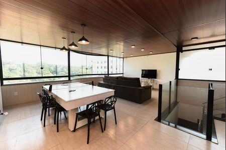 Casa para alugar com 300m², 3 quartos e 4 vagas Casa para alugar com 300m², 3 quartos e 4 vagasSala