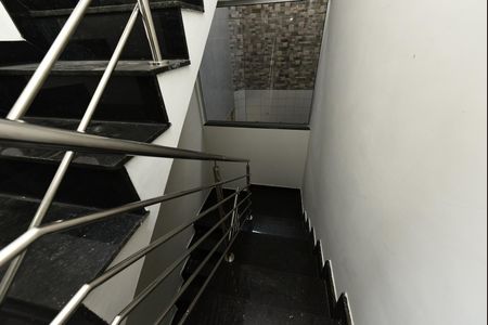 Casa para alugar com 300m², 3 quartos e 4 vagas Casa para alugar com 300m², 3 quartos e 4 vagasEscada