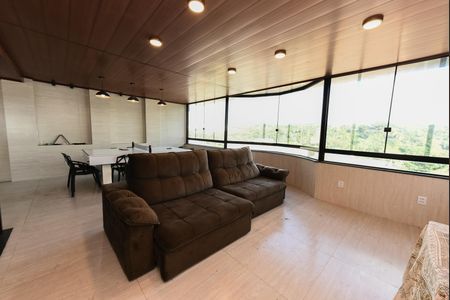Casa para alugar com 300m², 3 quartos e 4 vagas Casa para alugar com 300m², 3 quartos e 4 vagasSala