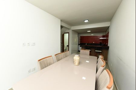 Casa para alugar com 300m², 3 quartos e 4 vagas Casa para alugar com 300m², 3 quartos e 4 vagasCopa