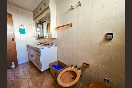 Apartamento à venda com 321m², 4 quartos e 3 vagas Apartamento à venda com 321m², 4 quartos e 3 vagasBanheiro da Suíte