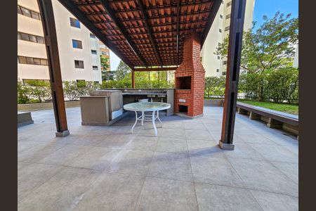 Apartamento à venda com 321m², 4 quartos e 3 vagas Apartamento à venda com 321m², 4 quartos e 3 vagasÁrea comum - Churrasqueira