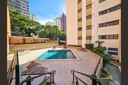 Apartamento à venda com 321m², 4 quartos e 3 vagas Apartamento à venda com 321m², 4 quartos e 3 vagasÁrea comum - Piscina