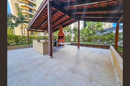 Apartamento à venda com 321m², 4 quartos e 3 vagas Apartamento à venda com 321m², 4 quartos e 3 vagasÁrea comum - Churrasqueira