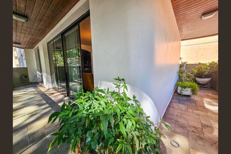 Apartamento à venda com 321m², 4 quartos e 3 vagas Apartamento à venda com 321m², 4 quartos e 3 vagasSacada