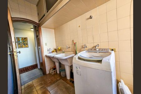 Apartamento à venda com 321m², 4 quartos e 3 vagas Apartamento à venda com 321m², 4 quartos e 3 vagasÁrea de Serviço