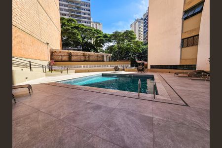 Apartamento à venda com 321m², 4 quartos e 3 vagas Apartamento à venda com 321m², 4 quartos e 3 vagasÁrea comum - Piscina