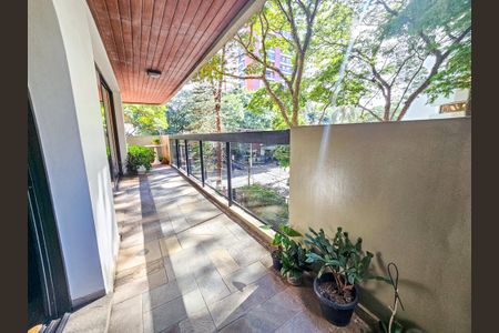 Apartamento à venda com 321m², 4 quartos e 3 vagas Apartamento à venda com 321m², 4 quartos e 3 vagasSacada
