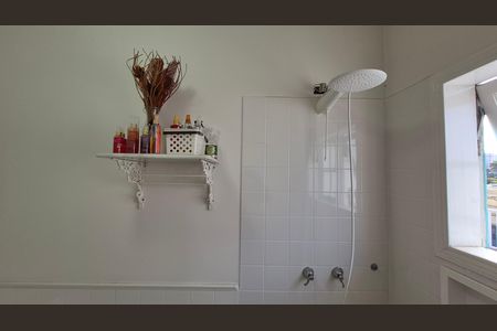 Casa à venda com 237m², 3 quartos e 5 vagasBanheiro da suíte 2
