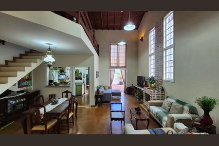 Casa à venda com 237m², 3 quartos e 5 vagasSala
