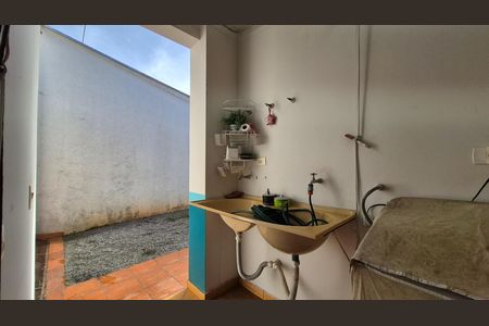 Casa à venda com 237m², 3 quartos e 5 vagasArea de serviço