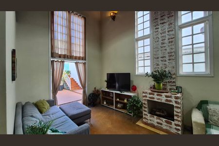 Casa à venda com 237m², 3 quartos e 5 vagasSala
