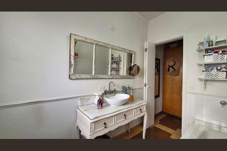 Casa à venda com 237m², 3 quartos e 5 vagasBanheiro da suíte 2