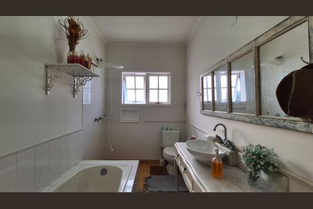 Casa à venda com 237m², 3 quartos e 5 vagasBanheiro da suíte 2