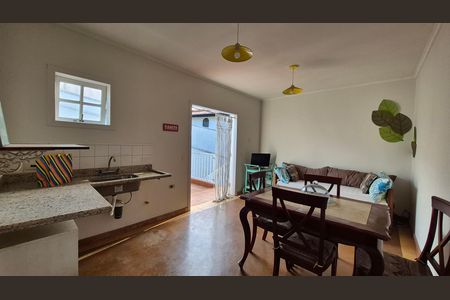 Casa à venda com 237m², 3 quartos e 5 vagasSala - Fundos