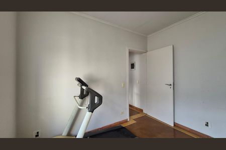 Casa à venda com 237m², 3 quartos e 5 vagasQuarto - Fundos