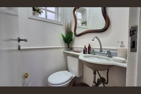 Casa à venda com 237m², 3 quartos e 5 vagasLavabo