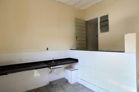 Sala/Cozinha de kitnet/studio para alugar com 1 quarto, 18m² em Esplanada, Belo Horizonte