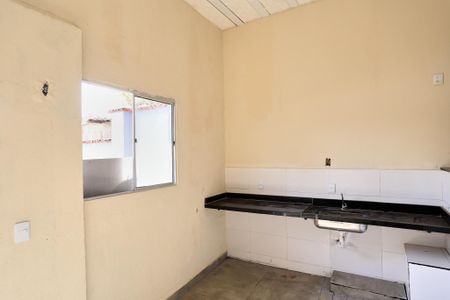 Sala/Cozinha de kitnet/studio para alugar com 1 quarto, 18m² em Esplanada, Belo Horizonte