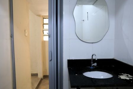 Banheiro de kitnet/studio para alugar com 1 quarto, 18m² em Esplanada, Belo Horizonte