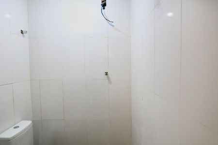 Banheiro de kitnet/studio para alugar com 1 quarto, 18m² em Esplanada, Belo Horizonte