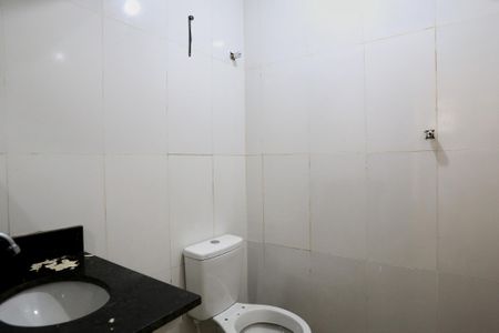 Banheiro de kitnet/studio para alugar com 1 quarto, 18m² em Esplanada, Belo Horizonte