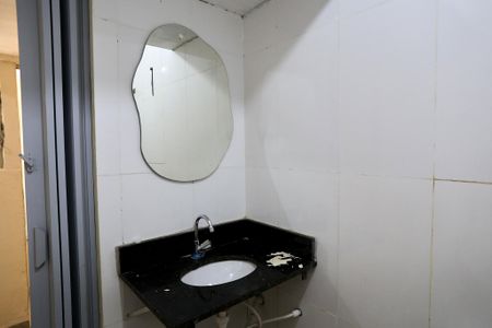 Banheiro de kitnet/studio para alugar com 1 quarto, 18m² em Esplanada, Belo Horizonte