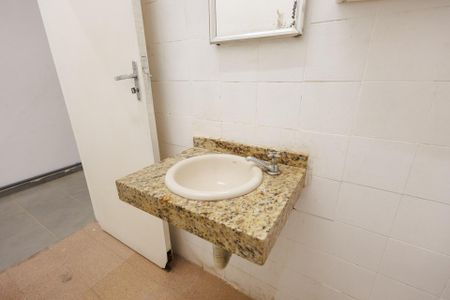 Casa para alugar com 120m², 4 quartos e 1 vaga Casa para alugar com 120m², 4 quartos e 1 vagaBanheiro Corredor
