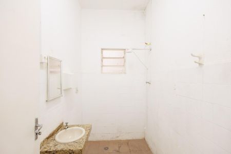 Casa para alugar com 120m², 4 quartos e 1 vaga Casa para alugar com 120m², 4 quartos e 1 vagaBanheiro Corredor