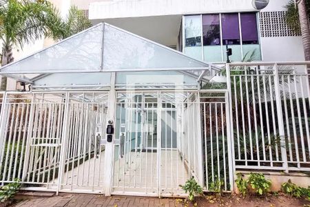 Apartamento à venda com 97m², 2 quartos e 2 vagasFachada e portaria