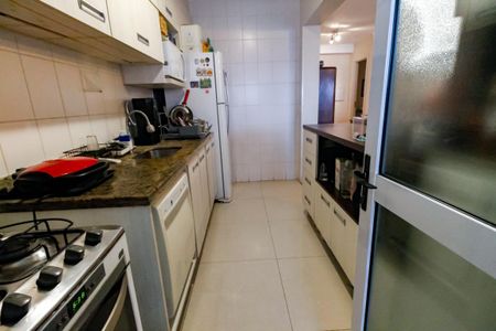 Apartamento à venda com 97m², 2 quartos e 2 vagasCozinha - Armários