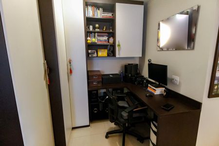 Apartamento à venda com 97m², 2 quartos e 2 vagasEscritório