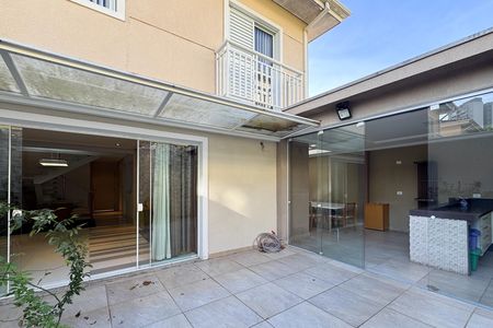 Casa de condomínio à venda com 232m², 3 quartos e 4 vagasQuintal 