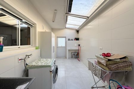Casa de condomínio à venda com 232m², 3 quartos e 4 vagasÁrea de Serviço