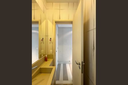 Casa de condomínio à venda com 232m², 3 quartos e 4 vagasLavabo 