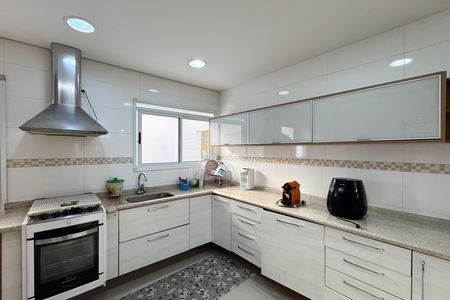 Casa de condomínio à venda com 232m², 3 quartos e 4 vagasCozinha 